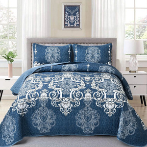 Alluring Quilted bedspread and pillowcovers set: Luxurious Bedroom Addition - Queen size